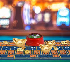 Live Casino HD Streaming Dealer ဖြန့်ကဒ်နေသောပုံ